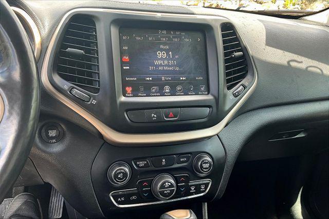 Photo of 2018 Gray Jeep Cherokee