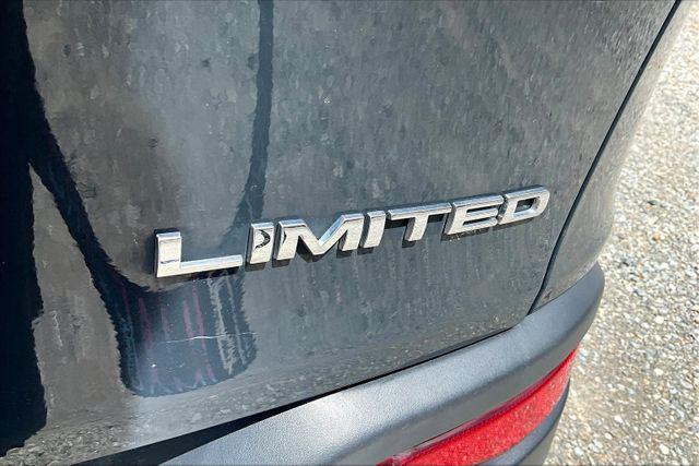 Photo of 2018 Gray Jeep Cherokee