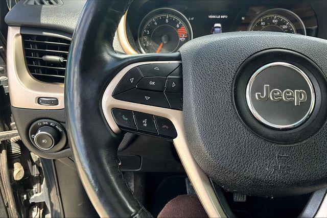 Photo of 2018 Gray Jeep Cherokee