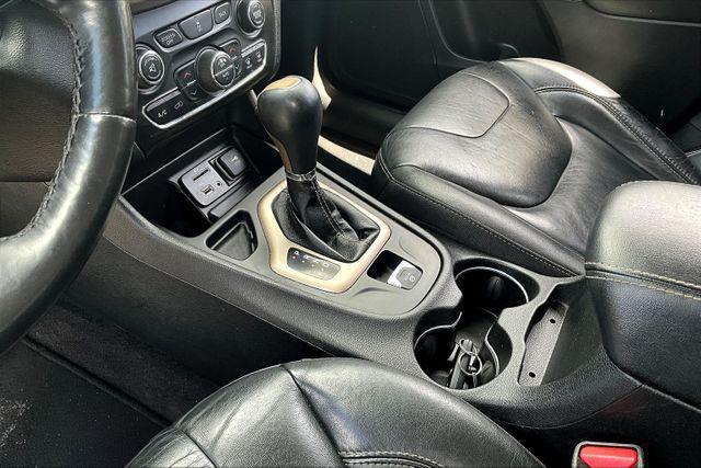 Photo of 2018 Gray Jeep Cherokee
