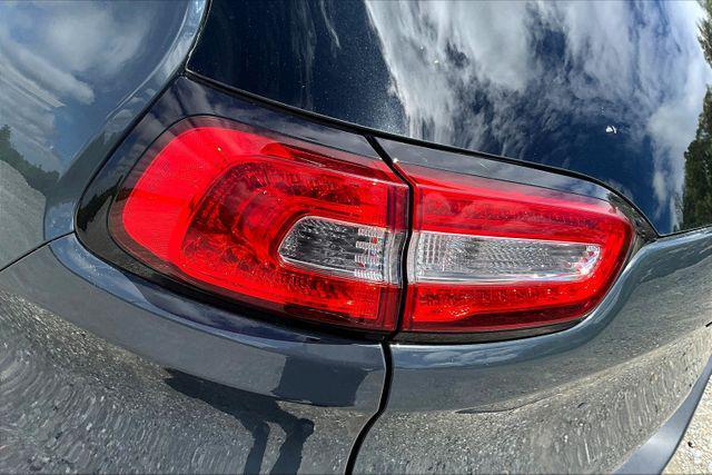 Photo of 2018 Gray Jeep Cherokee