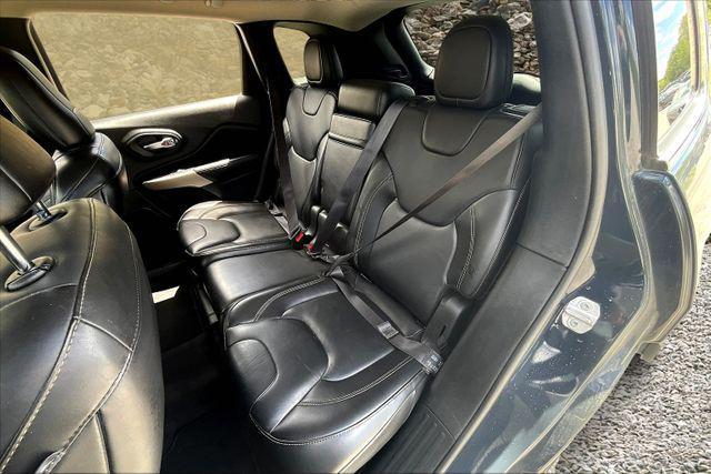 Photo of 2018 Gray Jeep Cherokee