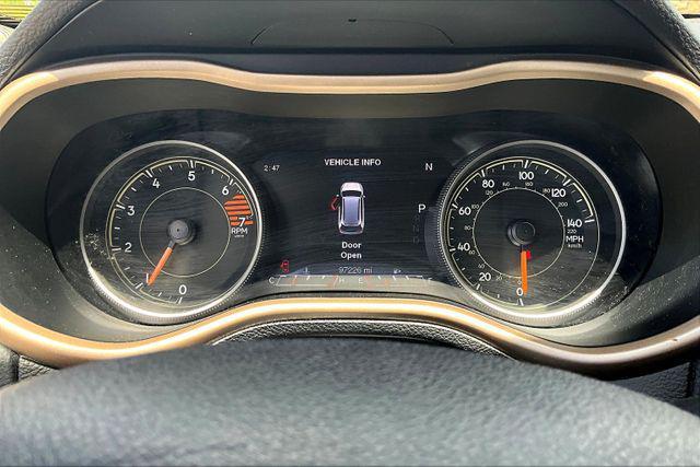 Photo of 2018 Gray Jeep Cherokee