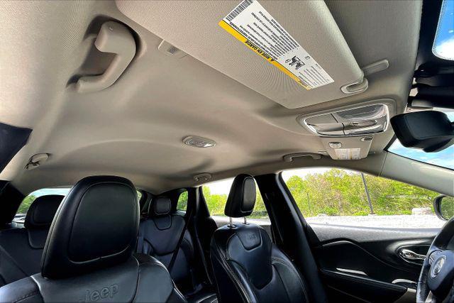 Photo of 2018 Gray Jeep Cherokee