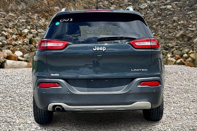 Photo of 2018 Gray Jeep Cherokee