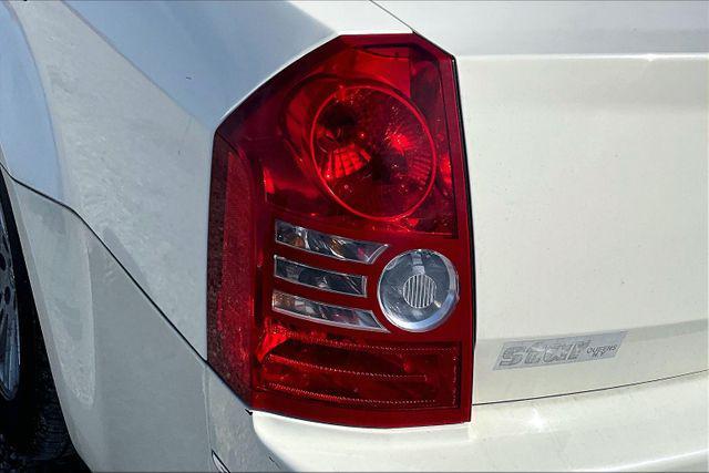 Photo of 2008 Cool Vanilla Clearcoat Chrysler 300