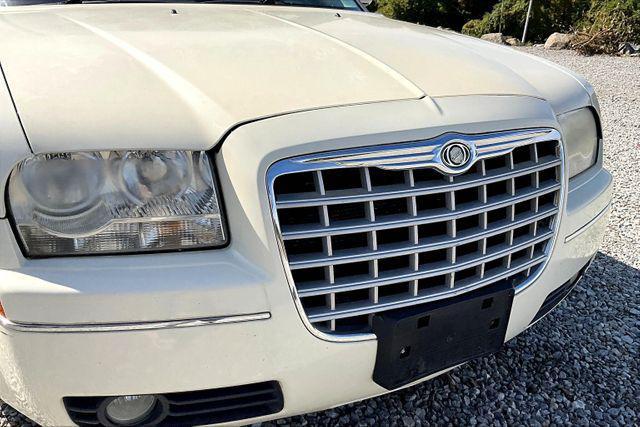 Photo of 2008 Cool Vanilla Clearcoat Chrysler 300