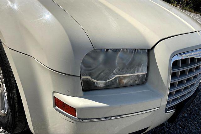Photo of 2008 Cool Vanilla Clearcoat Chrysler 300