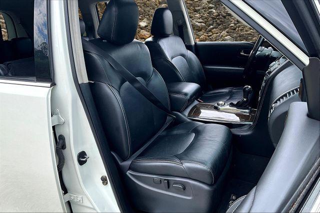 Photo of 2017 Majestic White INFINITI QX80