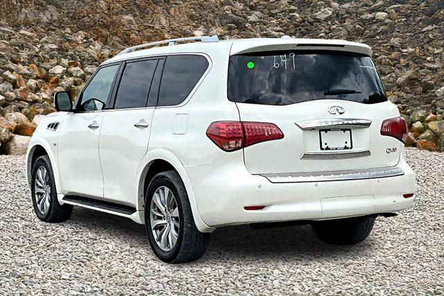 Photo of 2017 Majestic White INFINITI QX80