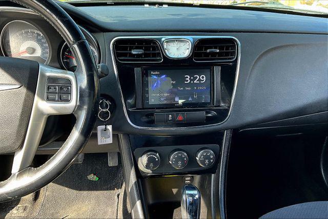 Photo of 2014 Crystal Blue Pearlcoat Chrysler 200