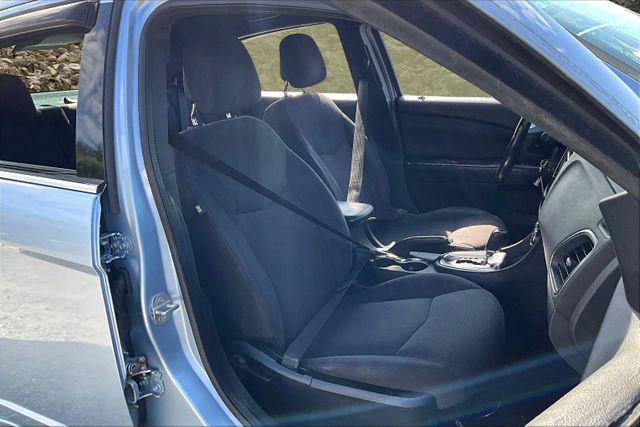 Photo of 2014 Crystal Blue Pearlcoat Chrysler 200