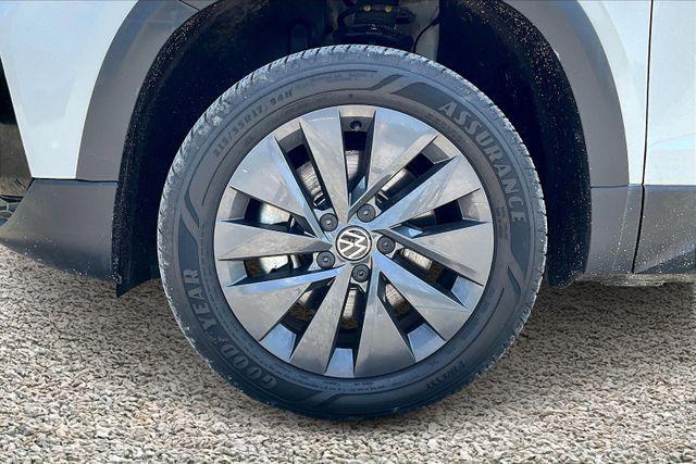 Photo of 2022 Pure White Volkswagen Taos