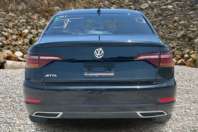 Photo of 2019 Deep Black Pearl Volkswagen Jetta