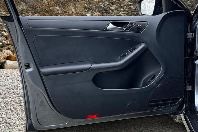 Photo of 2015 Platinum Gray Metallic Volkswagen Jetta
