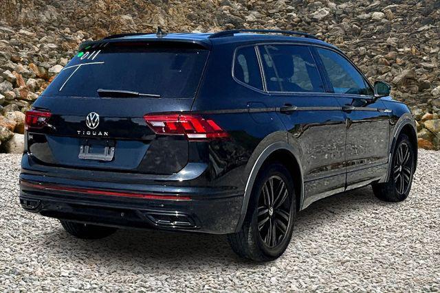 Photo of 2022 Deep Black Pearl Volkswagen Tiguan