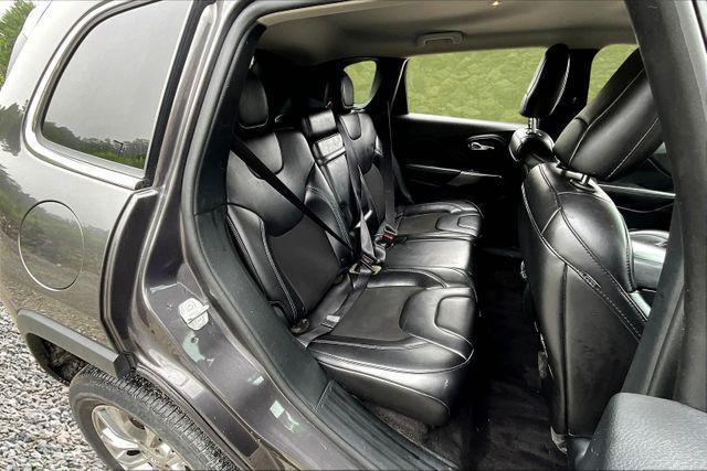Photo of 2019 Gray Jeep Cherokee