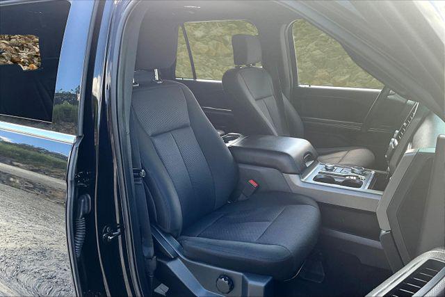 Photo of 2018 Shadow Black Ford Expedition
