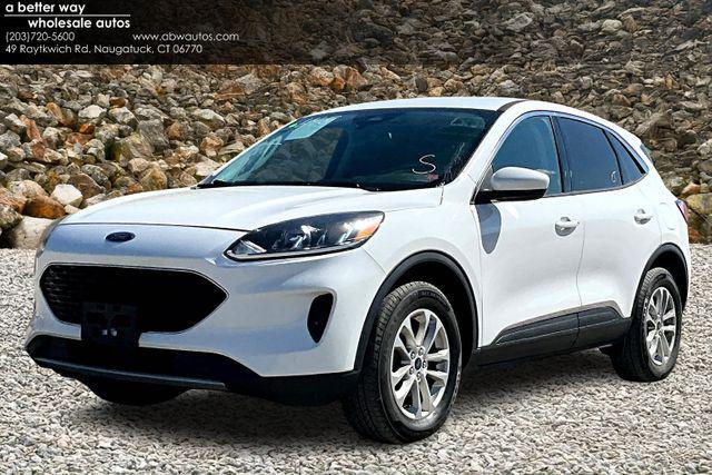 Photo of 2021 White Ford Escape