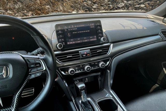 Photo of 2018 Lunar Silver Metallic Honda Accord