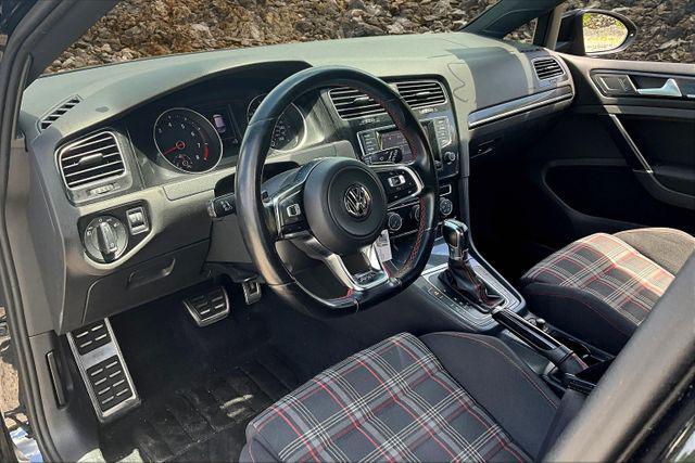 Photo of 2015 Deep Black Pearl Volkswagen Golf GTI