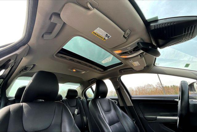 Photo of 2015 White Volvo S60