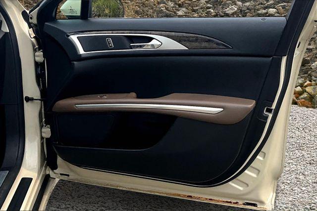 Photo of 2016 Tan Lincoln MKZ