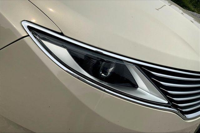 Photo of 2016 Tan Lincoln MKZ