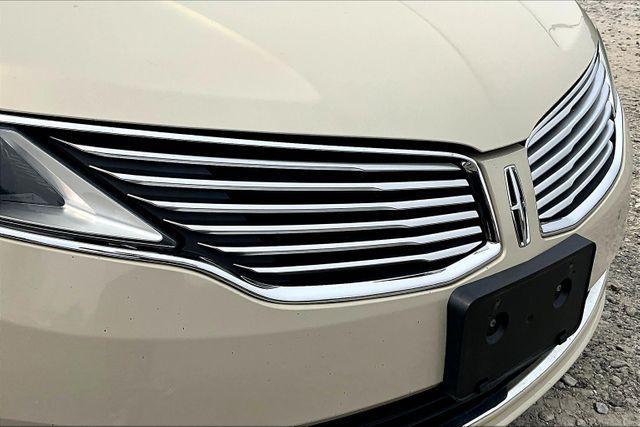 Photo of 2016 Tan Lincoln MKZ