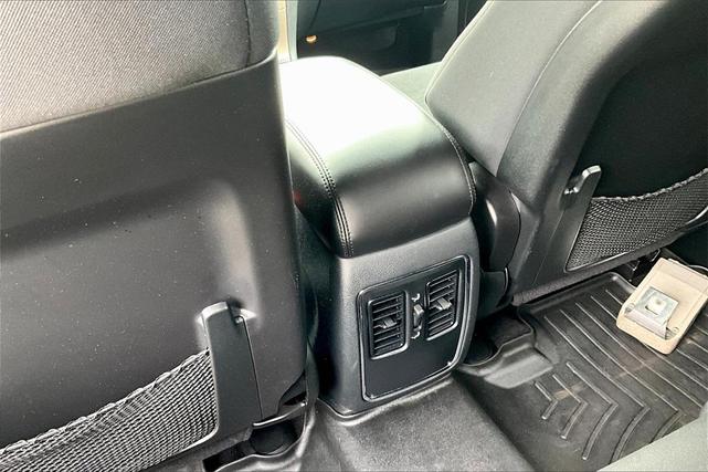 Photo of 2017 Diamond Black Crystal Pearlcoat Jeep Grand Cherokee