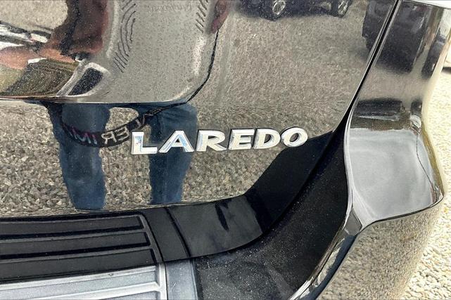 Photo of 2017 Diamond Black Crystal Pearlcoat Jeep Grand Cherokee