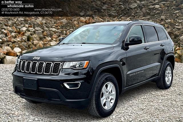 Photo of 2017 Diamond Black Crystal Pearlcoat Jeep Grand Cherokee