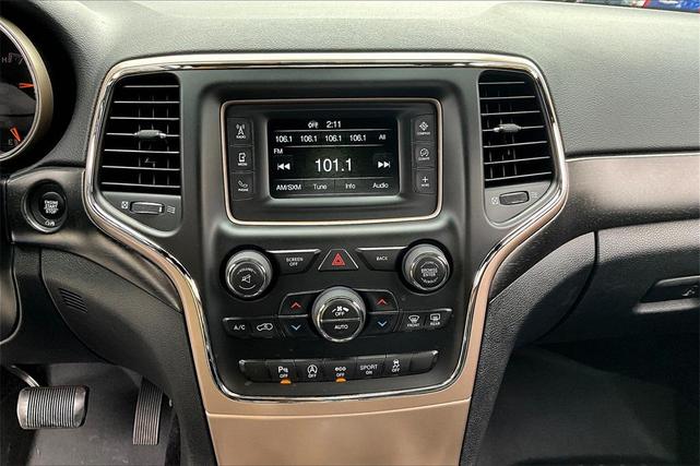 Photo of 2017 Diamond Black Crystal Pearlcoat Jeep Grand Cherokee