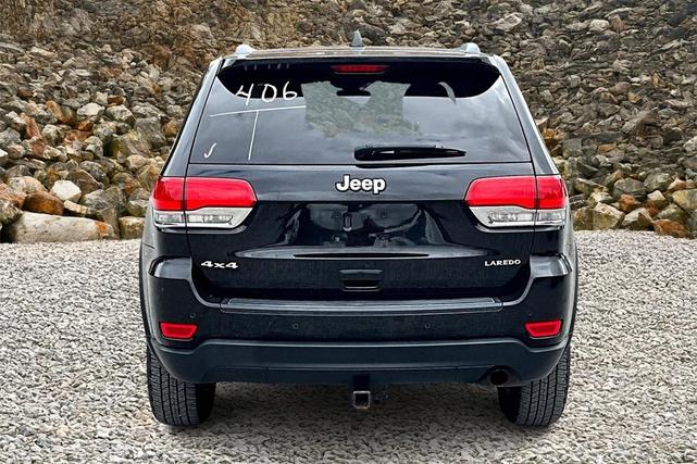 Photo of 2017 Diamond Black Crystal Pearlcoat Jeep Grand Cherokee