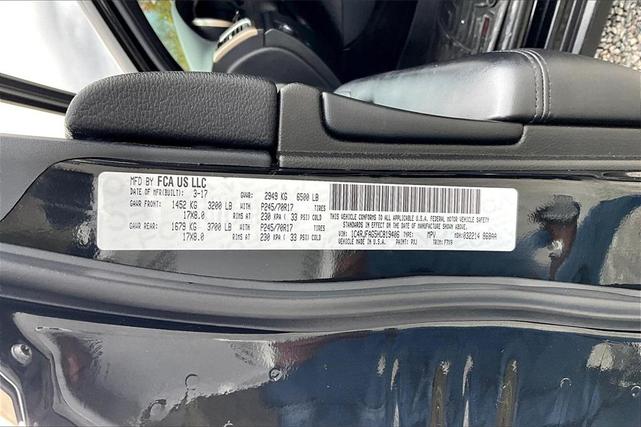 Photo of 2017 Diamond Black Crystal Pearlcoat Jeep Grand Cherokee