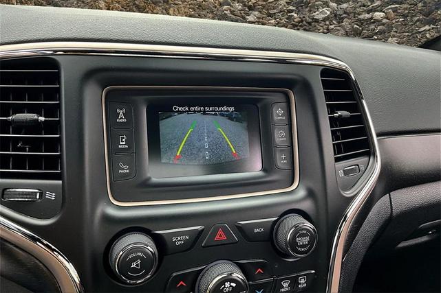 Photo of 2017 Diamond Black Crystal Pearlcoat Jeep Grand Cherokee