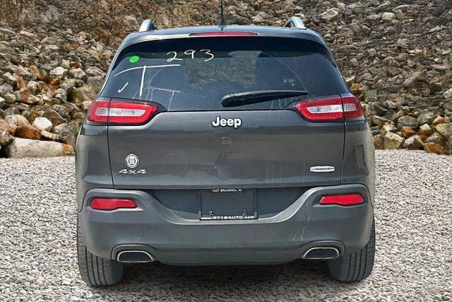 Photo of 2017 Granite Crystal Metallic Clearcoat Jeep Cherokee