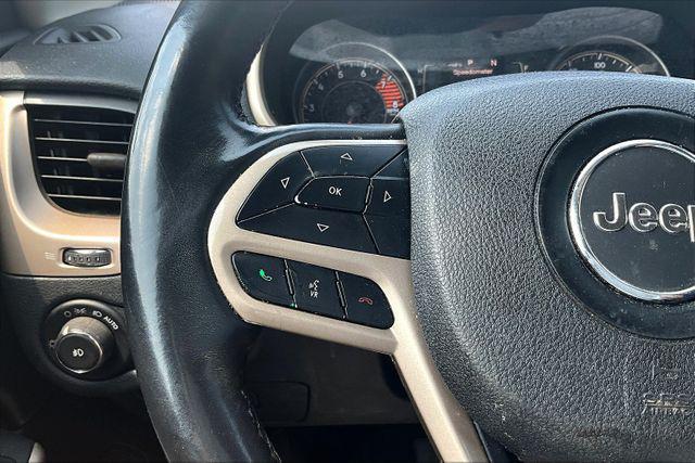 Photo of 2017 Granite Crystal Metallic Clearcoat Jeep Cherokee