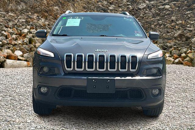 Photo of 2017 Granite Crystal Metallic Clearcoat Jeep Cherokee