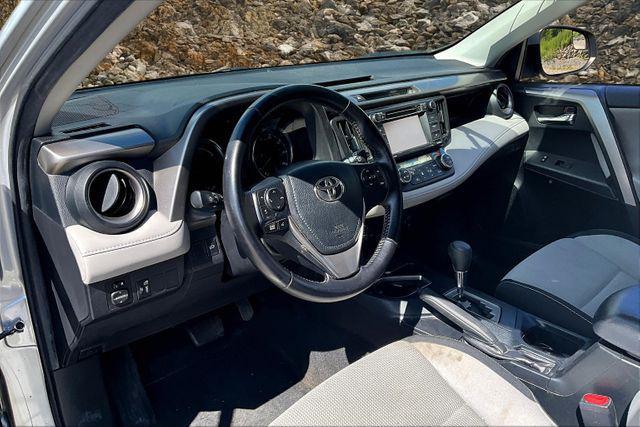 Photo of 2016 Classic Silver Metallic Toyota RAV4 Hybrid