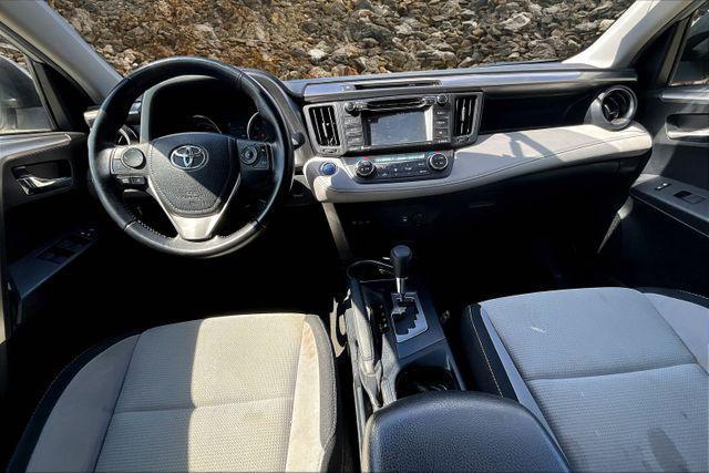 Photo of 2016 Classic Silver Metallic Toyota RAV4 Hybrid