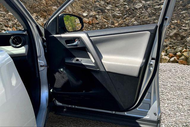 Photo of 2016 Classic Silver Metallic Toyota RAV4 Hybrid