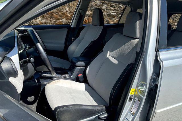 Photo of 2016 Classic Silver Metallic Toyota RAV4 Hybrid