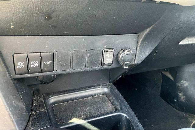 Photo of 2016 Classic Silver Metallic Toyota RAV4 Hybrid