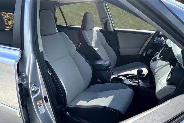 Photo of 2016 Classic Silver Metallic Toyota RAV4 Hybrid