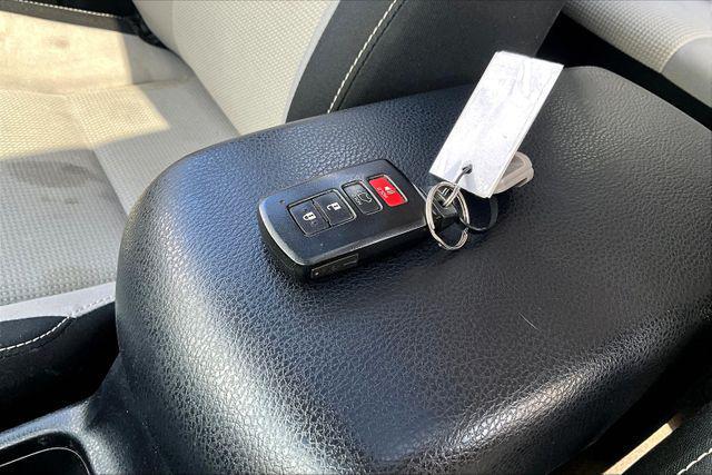 Photo of 2016 Classic Silver Metallic Toyota RAV4 Hybrid