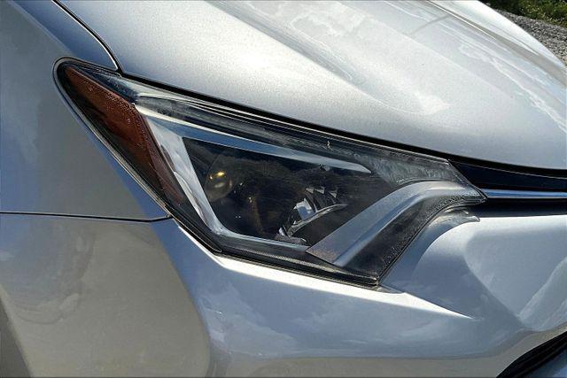 Photo of 2016 Classic Silver Metallic Toyota RAV4 Hybrid