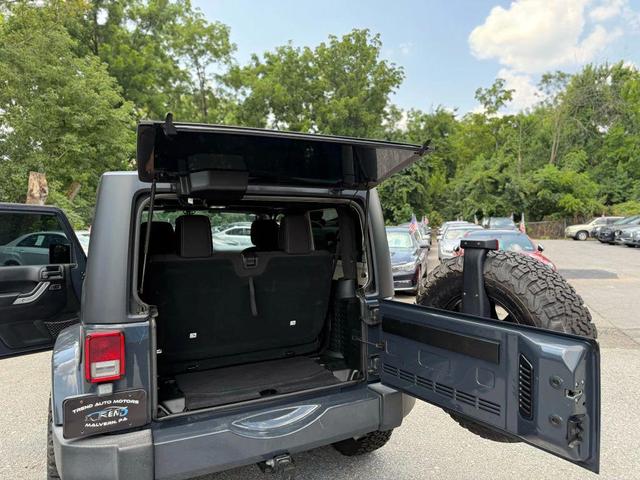 Photo of 2018 Gray Jeep Wrangler JK