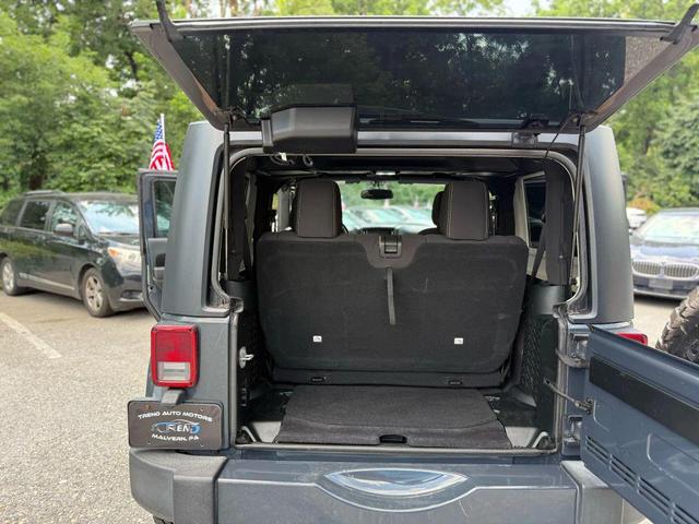 Photo of 2018 Gray Jeep Wrangler JK