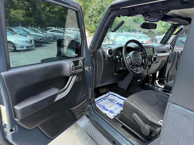 Photo of 2018 Gray Jeep Wrangler JK